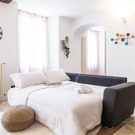 Corte Chiara-2 Bd Apartment *