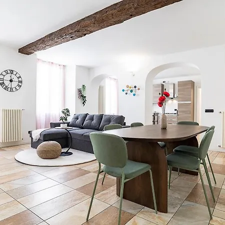 Corte Chiara-2 Bd Apartment Como